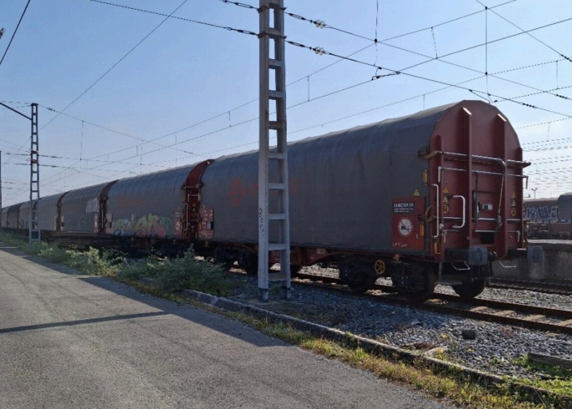 Tren de mercancíasMINISTERIO DE TRANSPORTES