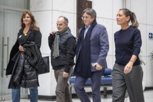 Carles Puigdemont convoca a la dirección de Junts en Perpignan para debatir la continuidad de su alianza con el PSOE