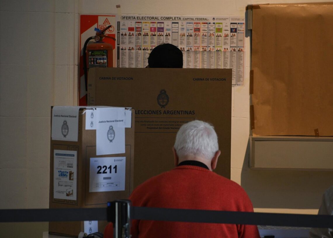 Los argentinos votan en las elecciones legislativas de 2025 Sebastián Hipperdinger - Europa Press
