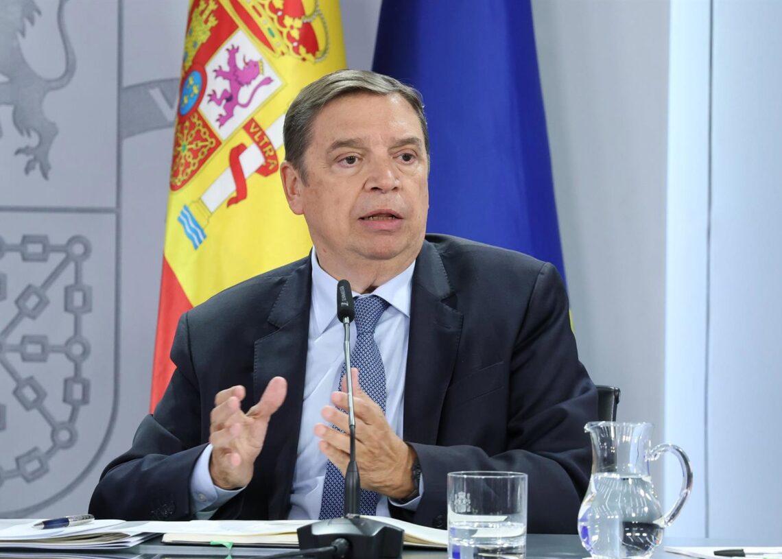 El ministro de Agricultura, Pesca y Alimentación, Luis Planas, durante una rueda de prensa posterior a la reunión del Consejo de Ministros, en el Palacio de la Moncloa, a 21 de octubre de 2025, en Madrid.Marta Fernández - Europa Press