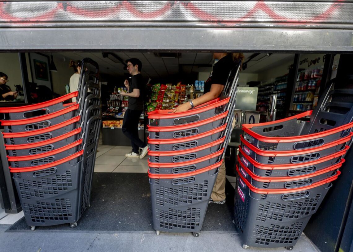 Archivo - Un supermercado cerrado tras el apagón eléctricoAlberto Ortega - Europa Press - Archivo