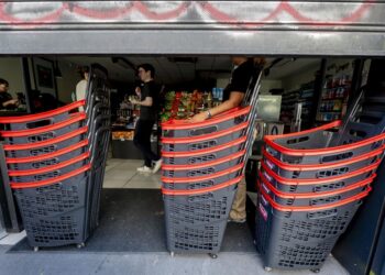 Archivo - Un supermercado cerrado tras el apagón eléctricoAlberto Ortega - Europa Press - Archivo