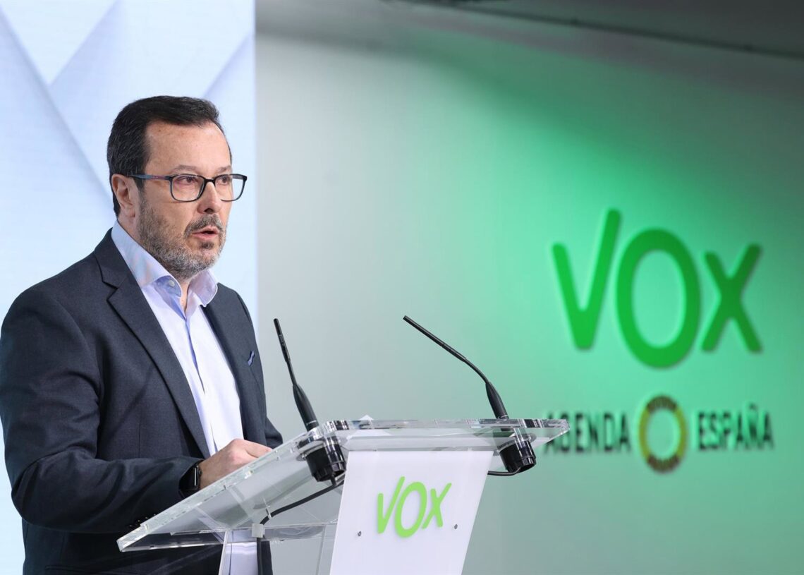 Archivo - (Foto de ARCHIVO) El portavoz de VOX, José Antonio Fúster,  durante una rueda de prensa posterior al Comité Ejecutivo Nacional de VOXEuropa Press - Archivo