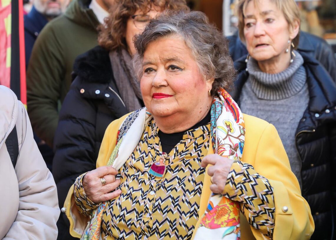 Archivo - La abogada y política, Cristina Almeida, durante la ofrenda floral por el 47 aniversario de los asesinatos de los Abogados de Atocha, en el monumento ‘El Abrazo’ en la plaza de Antón Martín, a 24 de enero de 2024, en Madrid (España).Rafael Bastante - Europa Press - Archivo
