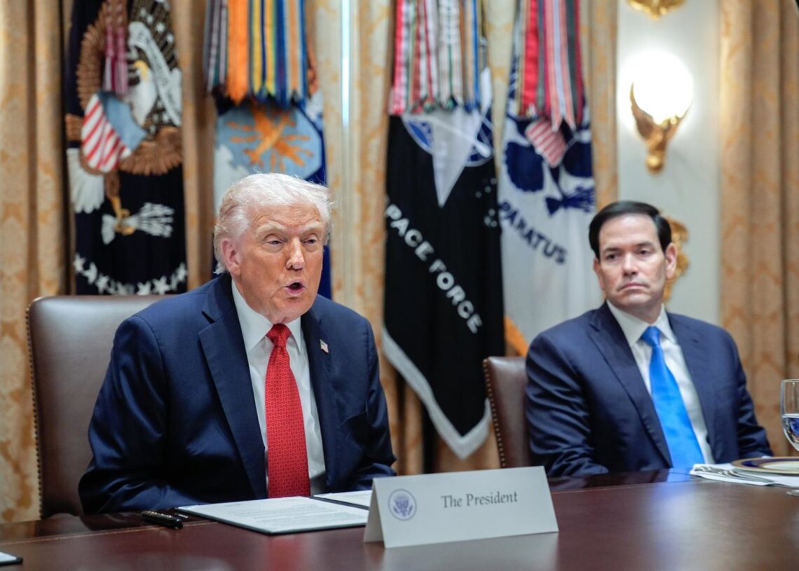 El presidente de Estados Unidos, Donald Trump, y el secretario de Estado, Marco RubioEuropa Press/Contacto/YURI GRIPAS