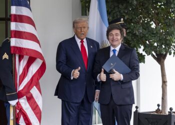 El presidente estadounidense, Donald Trump, junto a su homólogo argentino, Javier Milei.Mehmet Eser/ZUMA Press Wire/dpa