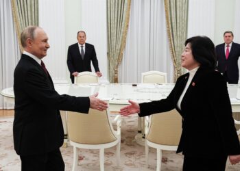 El presidente de Rusia, Vladimir Putin, recibe en el Kremlin a la ministra de Exteriores de Corea del Norte, Choe Son HuiEuropa Press/Contacto/Vyacheslav Prokofyev