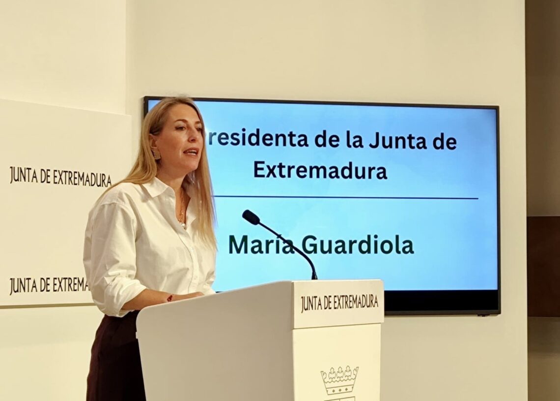 La presidenta de la Junta de Extremadura, María Guardiola, en rueda de prensa este lunes en MéridaEUROPA PRESS