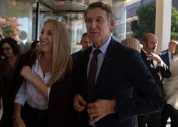 La presidenta de la Junta de Extremadura, María Guardiola, y el presidente del PP, Alberto Núñez Feijóo, durante la gala de los XXIV Premios Autónomo del Año, en el Auditorio Santander, a 27 de octubre de 2025, en Madrid (España). Fernando Sánchez - Europa Press