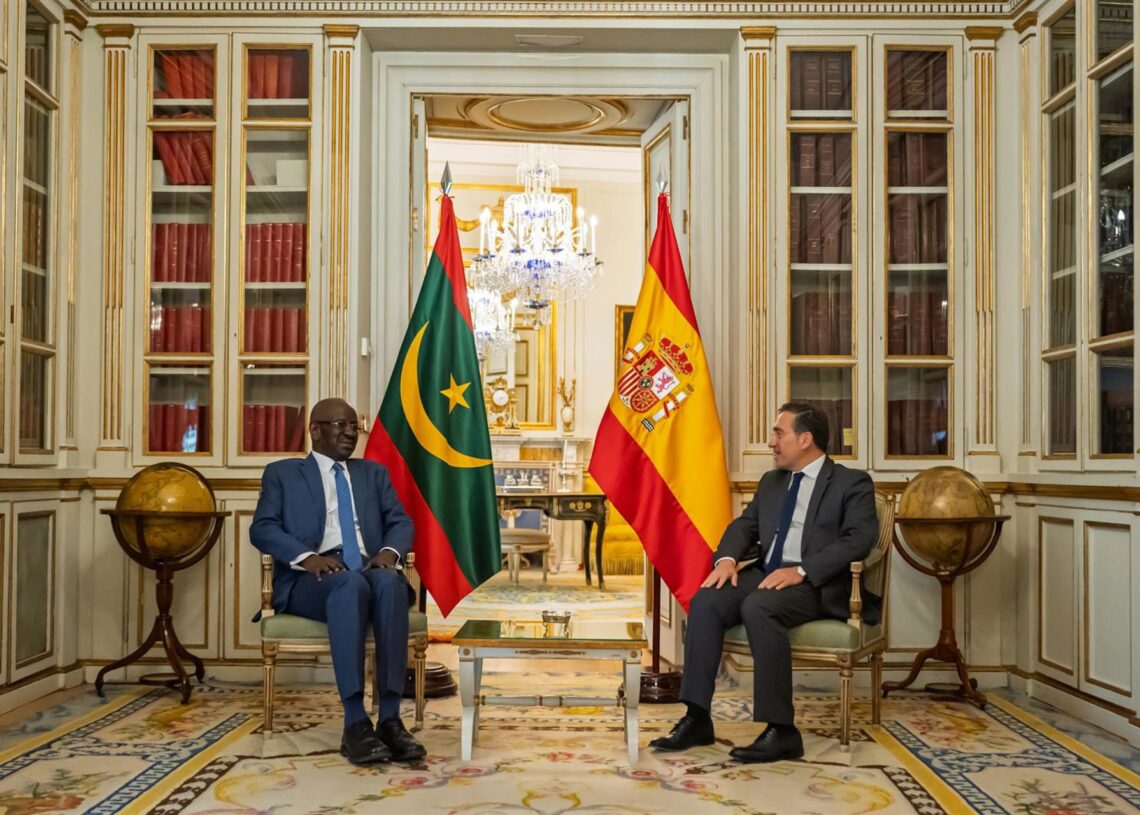 El ministro de Asuntos Exteriores, Unión Europea y Cooperación, José Manuel Albares, y su homólogo mauritano, Mohamed Salem Uld MerzugJAVIER NOLSOM - MINISTERIO DE ASUNTOS EXTERIORES