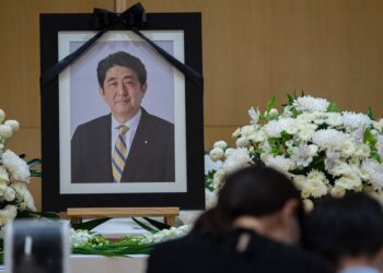 Archivo - Fotografía del ex primer ministro Shinzo Abe durante un acto de recuerdo en la Embajada de Japón en Tailandia tras su asesinato en Nara en 2022 (archivo)Europa Press/Contacto/Peerapon Boonyakiat