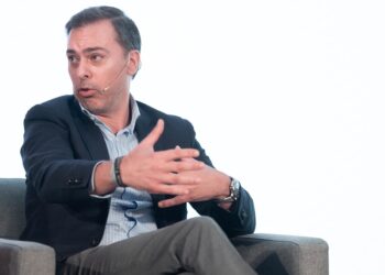 El CEO de Qaracter, Enrique Galván, durante el Encuentro Informativo Qaracter ‘Los retos de la transformación digital en banca y seguros’, en el Espacio Zénit, a 21 de octubre de 2025, en Madrid (España).Eduardo Parra - Europa Press