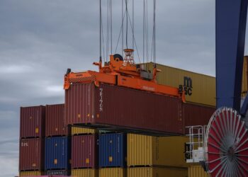 Archivo - Contenedores en la terminal Hutchison Ports BEST en el Puerto de Barcelona.David Zorrakino - Europa Press - Archivo