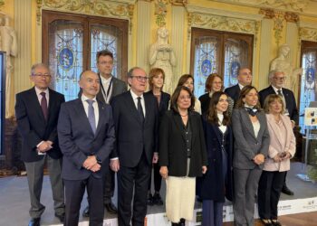 El Defensor del Pueblo, Ángel Gabilondo, y la Justicia de Aragón, Concepción Gimeno, junto con otras autoridades en el inicio de las 38 Jornadas de Coordinación de Defensorías del Pueblo.EUROPA PRESS.