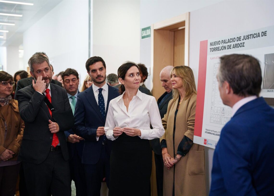 La presidenta de la Comunidad de Madrid, Isabel Díaz Ayuso, acompañada por el c onsejero de Presidencia, Justicia y Administración Local, Miguel Ángel García Martín, inaugura el Palacio de Justicia de Torrejón de ArdozMatias Chiofalo - Europa Press