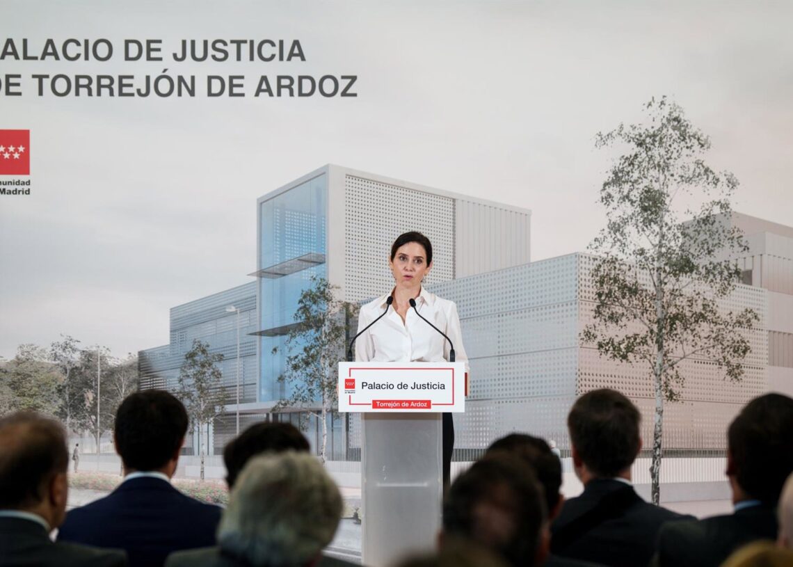 La presidenta de la Comunidad de Madrid, Isabel Díaz Ayuso, inaugura el Palacio de Justicia de Torrejón de Ardoz, a 28 de octubre de 2025, en Torrejón de Ardoz, Madrid (España).Matias Chiofalo - Europa Press