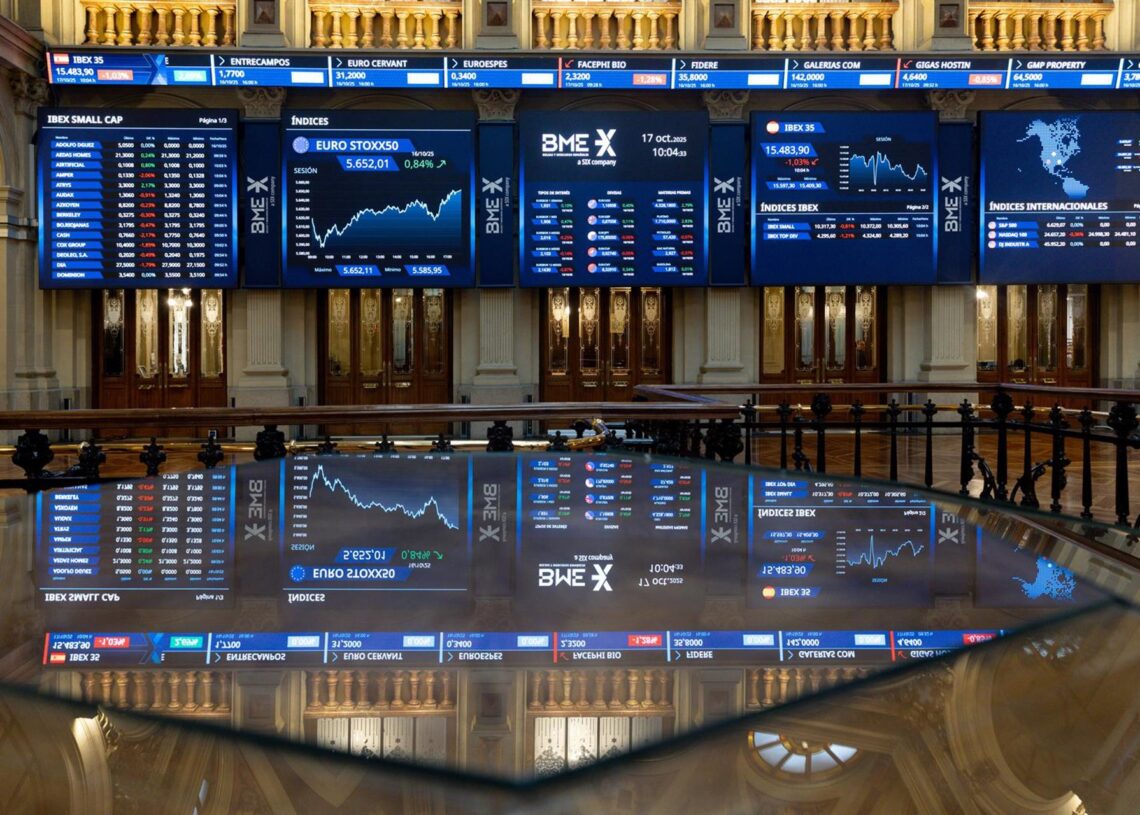 Un panel informativo en el Palacio de la Bolsa de Madrid, a 17 de octubre de 2025, en Madrid (España).Eduardo Parra - Europa Press