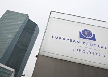 Archivo - 12 December 2024, Hesse, Frankfurt_Main: A stele with the inscription "European Central Bank - Eurosystem" stands in front of the European Central Bank (ECB) in the east of Frankfurt. Photo: Arne Dedert/dpaArne Dedert/dpa - Archivo