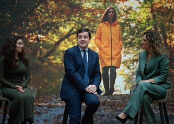 El presidente de la Junta de Castilla y León, Alfonso Fernández Mañueco (c), presenta la Campaña de Turismo de Castilla y León, en la Real Academia de Bellas Artes de San Fernando, a 28 de octubre de 2025, en Madrid (España). Fernando Sánchez - Europa Press