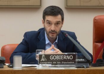 Archivo - El ministro de Derechos Sociales, Consumo y Agenda 2030, Pablo Bustinduy, comparece en la Comisión Mixta para la Coordinación y Seguimiento de la Estrategia Española para alcanzar los Objetivos de Desarrollo Sostenible (ODS), en el Congreso de lEduardo Parra - Europa Press - Archivo
