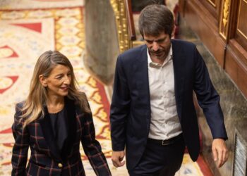 La vicepresidenta segunda y ministra de Trabajo y Economía Social, Yolanda Díaz, y el ministro de Cultura, Ernest Urtasun, durante una sesión de control al Gobierno, en el Congreso de los Diputados, a 22 de octubre de 2025, en Madrid (España). Eduardo Parra - Europa Press