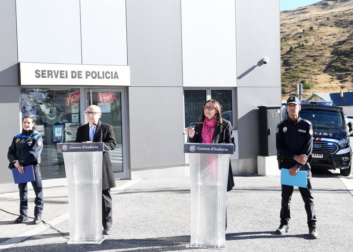 Los ministros Lladós y Molné durante la presentación del plan de choque.JAVILADOT / SFGA