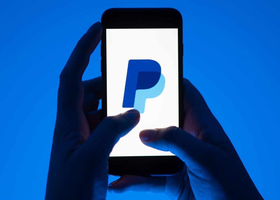 Archivo - Paypal siendo usado en un móvil.Sebastian Kahnert/dpa - Archivo