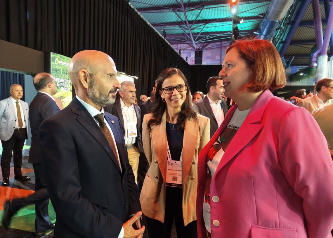 La secretaria de Estado de Agricultura y Alimentación, Begoña García Bernal, saluda al subdelegado del Gobierno en Málaga, Javier Salas, con motivo de la asistencia de ambos a la inauguración del foro ExpoAgritechMINISTERIO DE AGRICULTURA, PESCA Y ALIMENTACIÓN