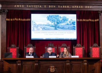 Archivo - El vicepresidente segundo de la Generalitat, Francisco José Gan Pampols, y la comisionada del Gobierno para la Reconstrucción, Zulima Pérez, en el seminario 'Lecciones aprendidas tras la dana de València: luces, sombras y recomendaciones' de la ALBERTO GRADOLÍ VIVAS - Archivo