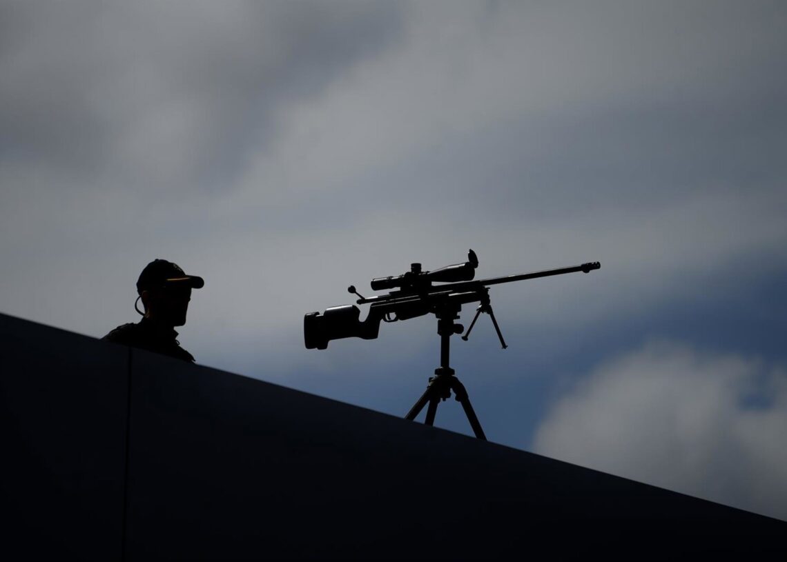 Archivo - Un francotirador en Valencia, Comunidad Valenciana (España)Eduardo Manzana - Europa Press - Archivo