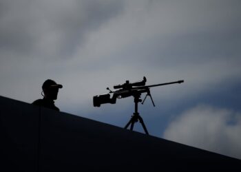 Archivo - Un francotirador en Valencia, Comunidad Valenciana (España)Eduardo Manzana - Europa Press - Archivo