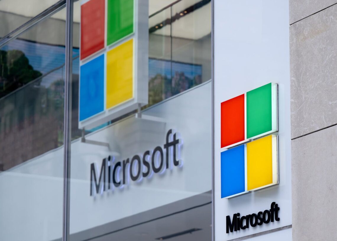 Archivo - Logos de Microsoft en unas oficinas de Nueva York (Estados Unidos).Sven Hoppe/dpa - Archivo