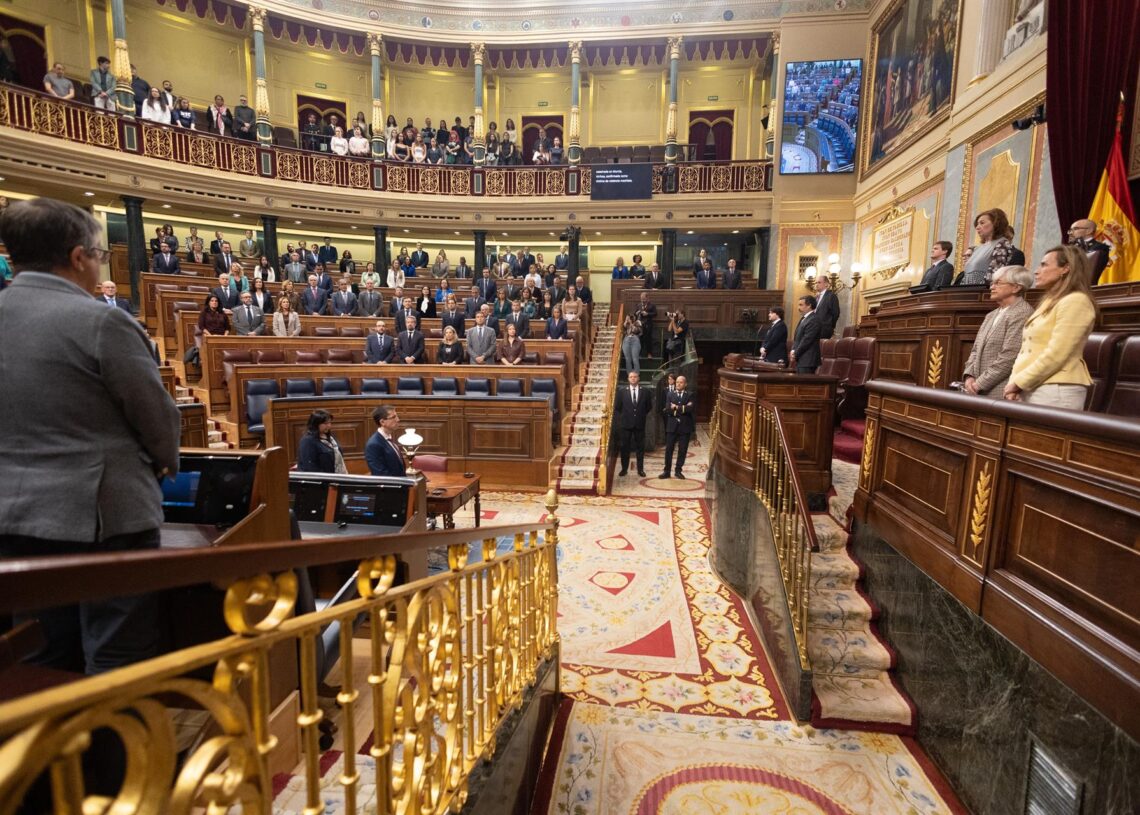 El hemiciclo del Congreso en un minuto de silencio, previo al pleno del Congreso de los Diputados, a 28 de octubre de 2025, en Madrid (España). Eduardo Parra - Europa Press