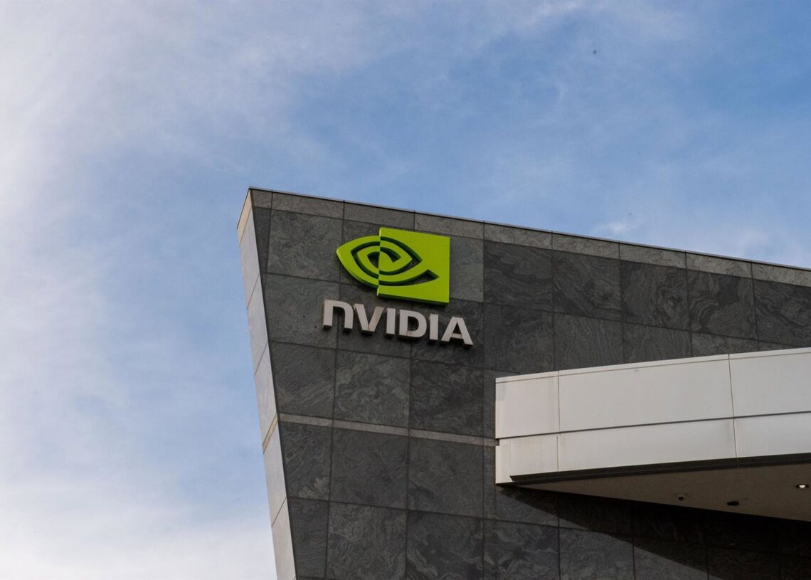 Archivo - FILED - 23 February 2024, US, Santa Clara: The logo of the chip company Nvidia can be seen at the headquarters in Silicon Valley. US chipmaker Nvidia has become the first company in history to surpass a $4 trillion market valuation, cementing itAndrej Sokolow/dpa - Archivo