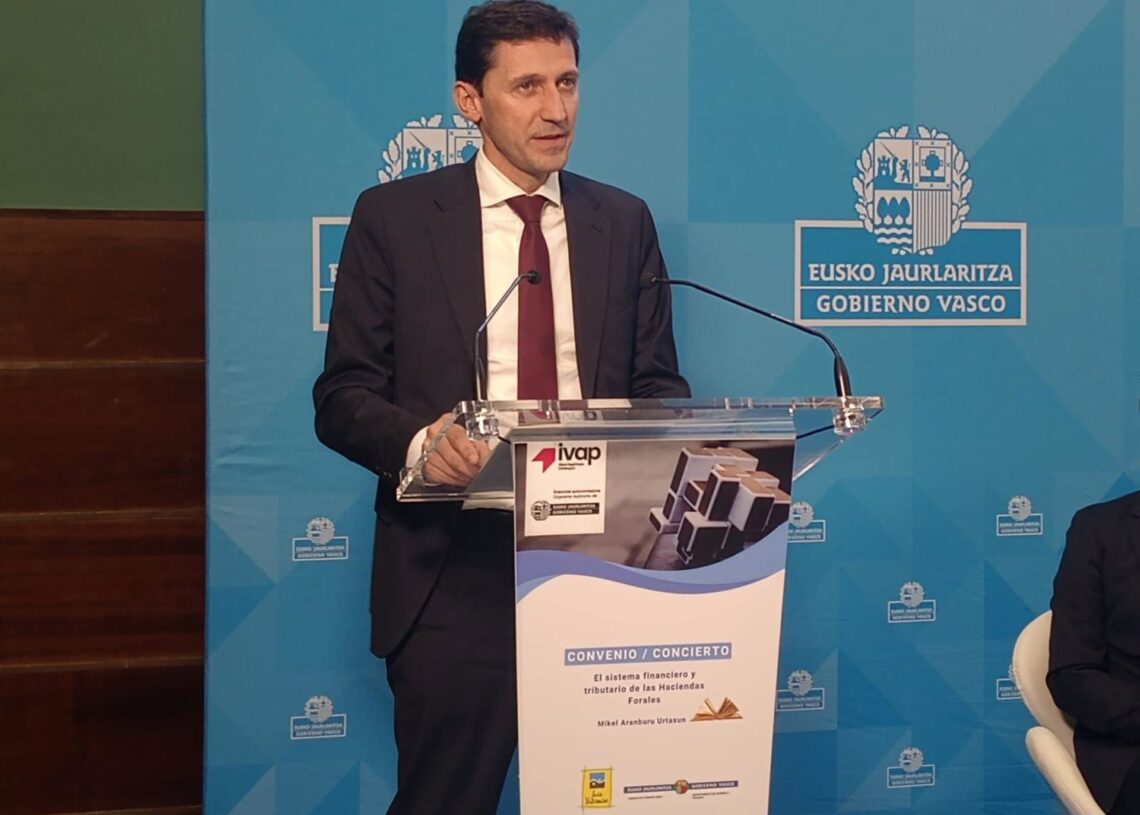 Archivo - El consejero de Hacienda y Finanzas del Gobierno Vasco, Noël d'AnjouEUROPA PRESS - Archivo