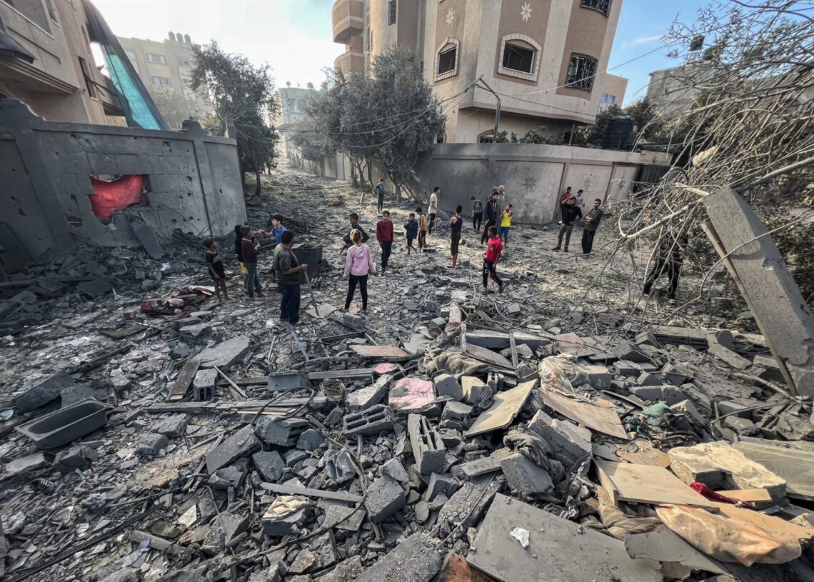 Edificios destruidos en Nuseirat tras los últimos bombardeos de Israel contra la Franja de Gaza pese al acuerdo de alto el fuego con el Movimiento de Resistencia Islámica (Hamás)Europa Press/Contacto/Belal Abu Amer