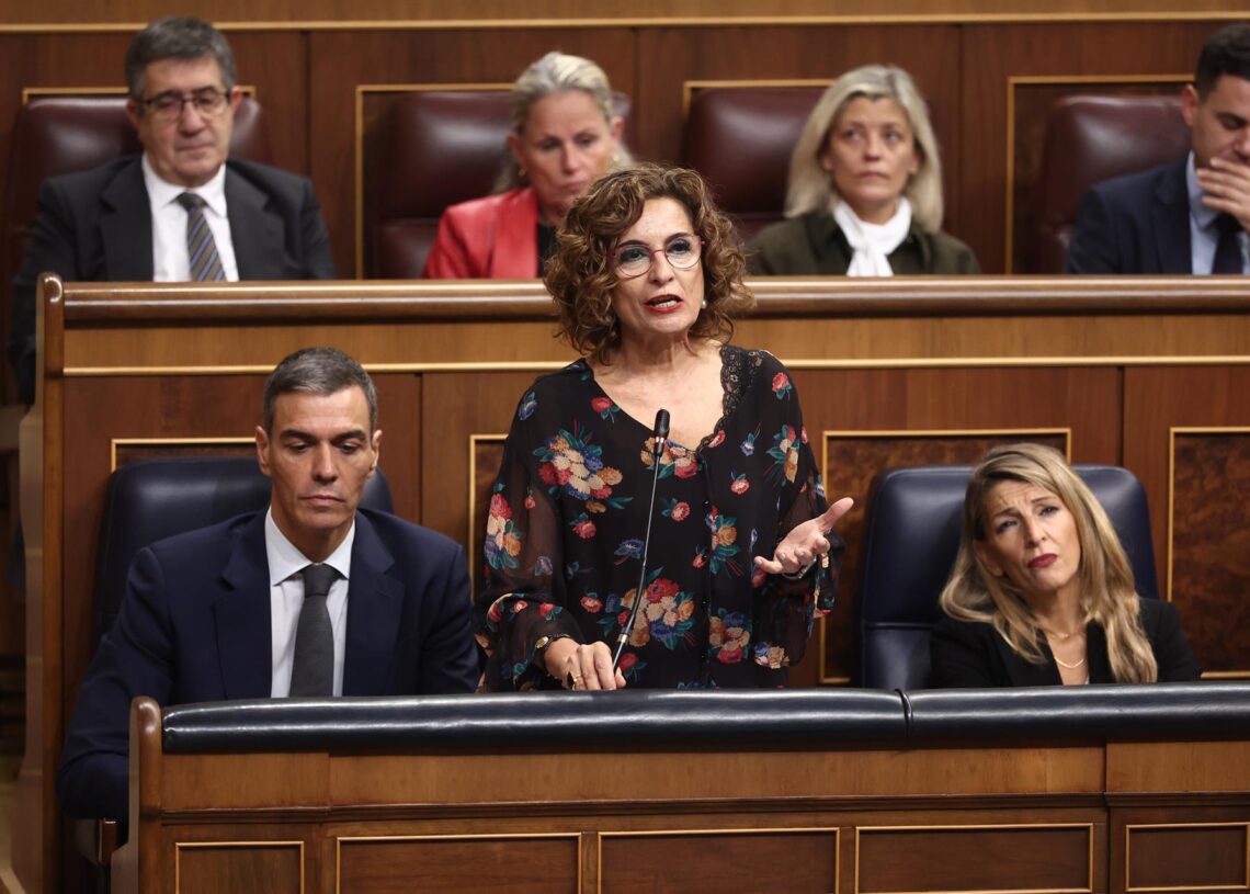 La vicepresidenta primera y ministra de Hacienda, María Jesús Montero,, durante la sesión de control, en el Congreso Eduardo Parra - Europa Press