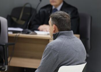 El hombre acusado de matar a su mujer durante la primera jornada del juicio, en la Audiencia Provincial de Logroño, a 20 de octubre de 2025, en LogroñoJPEG - Europa Press