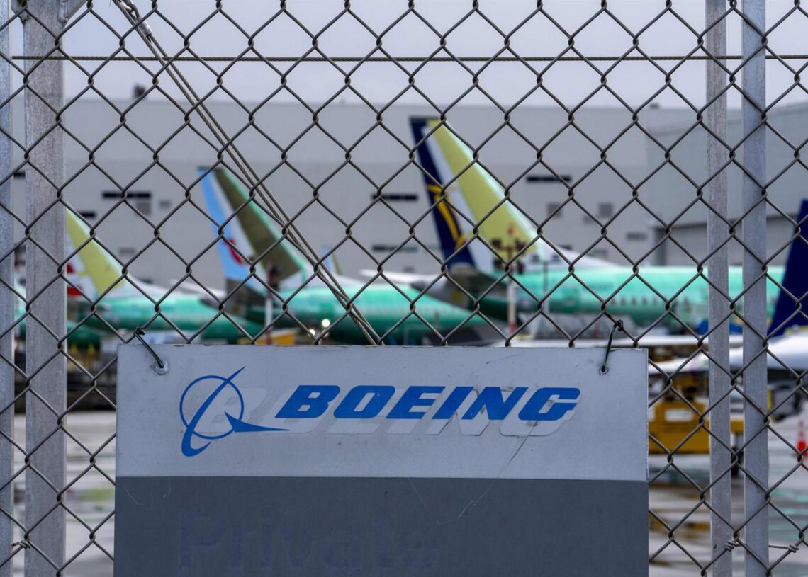 Archivo - 12 March 2024, US, Renton: Boeing airplanes in various stages of production stand in the Boeing Renton Factory in Renton, Washington, USA. Scott Brauer/ZUMA Press Wire/dpa - Archivo