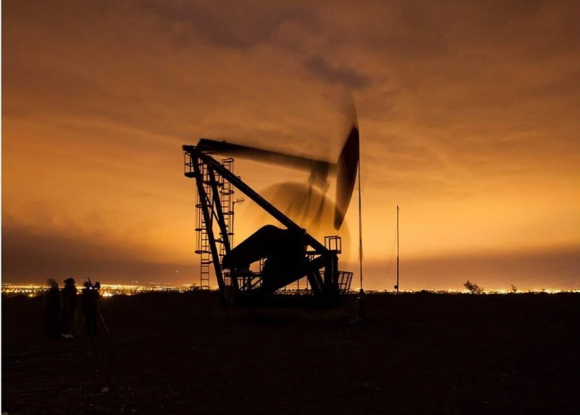 Archivo - Foto recurso de una petrolera.YPF - Archivo