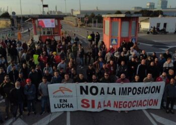 Archivo - Personal de ArcelorMittal se manifiesta en la primera jornada de huelga convocada por CCOO en Asturias, a fecha de 24 de abril de 2023 (Archivo)CCOO ARCELOR - Archivo