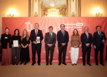 Los premiados y directivos de la FUEFUE
