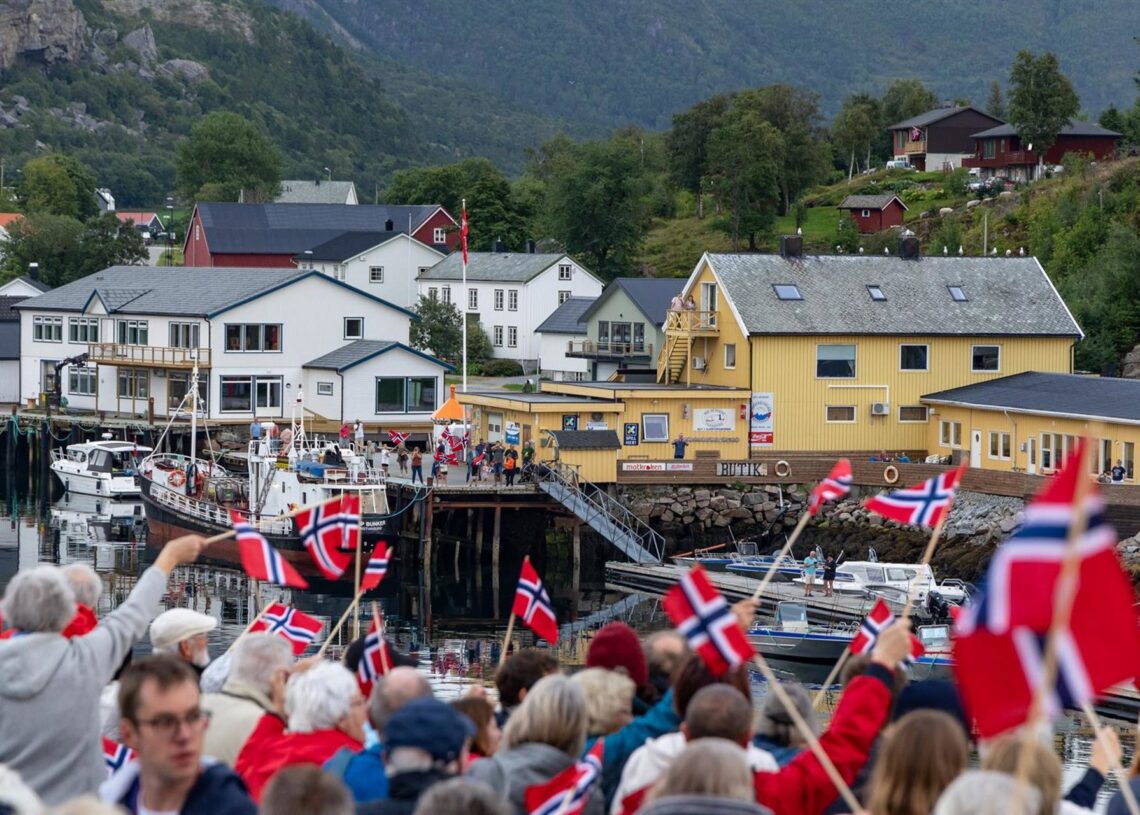 Hurtigruten genera más de 200 millones de euros al año en las comunidades costeras de NoruegaMICHEL AFFLERBACH