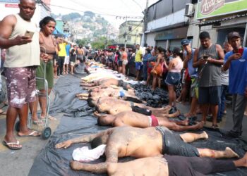 Docenas de cadáveres tras la operación militar en el barrio de Penha, en Río de Janeiro.Europa Press/Contacto/Jose Lucena