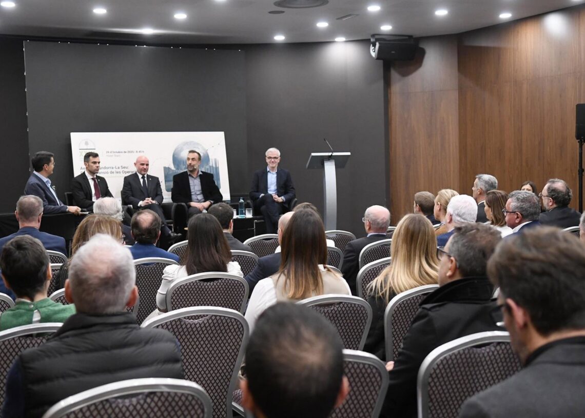 Un instante del Ciclo organizado por la Empresa Familiar Andorrana.SFGA / JAVILADOT