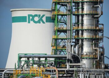 Archivo - Instalaciones de la refinería, PCK, una de las filias alemanas de la petrolera rusa Rosneft. Soeren Stache/Dpa - Archivo