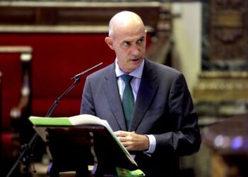 Archivo - El portavoz de Vox en el Ayuntamiento de València, José Gosálbez, en un pleno del consistorio. VOX - Archivo