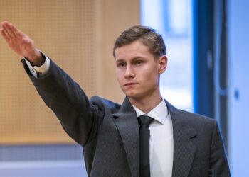 Archivo - 07 October 2019, Norway, Oslo: Philip Manshaus, who was arrested after opening fire at the Al-Noor Islamic Center mosque in Baerum in an attempted terrorist attack on 10 August 2019, performs a Nazi salute during a court hearing. Photo: Heiko JuHeiko Junge/NTB scanpix/dpa - Archivo