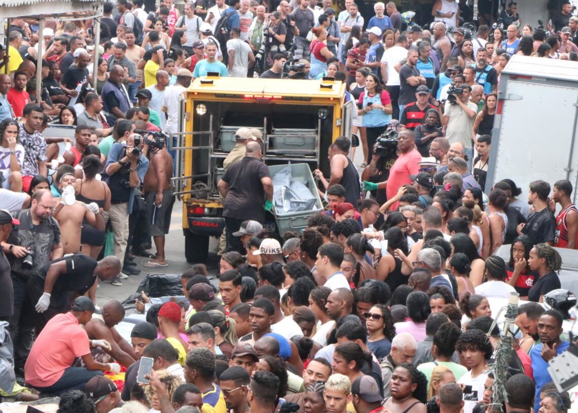 Residentes entregan decenas de cuerpos tras la operación policial contra una organización criminal en Río de Janeiro, BrasilEuropa Press/Contacto/Jose Lucena