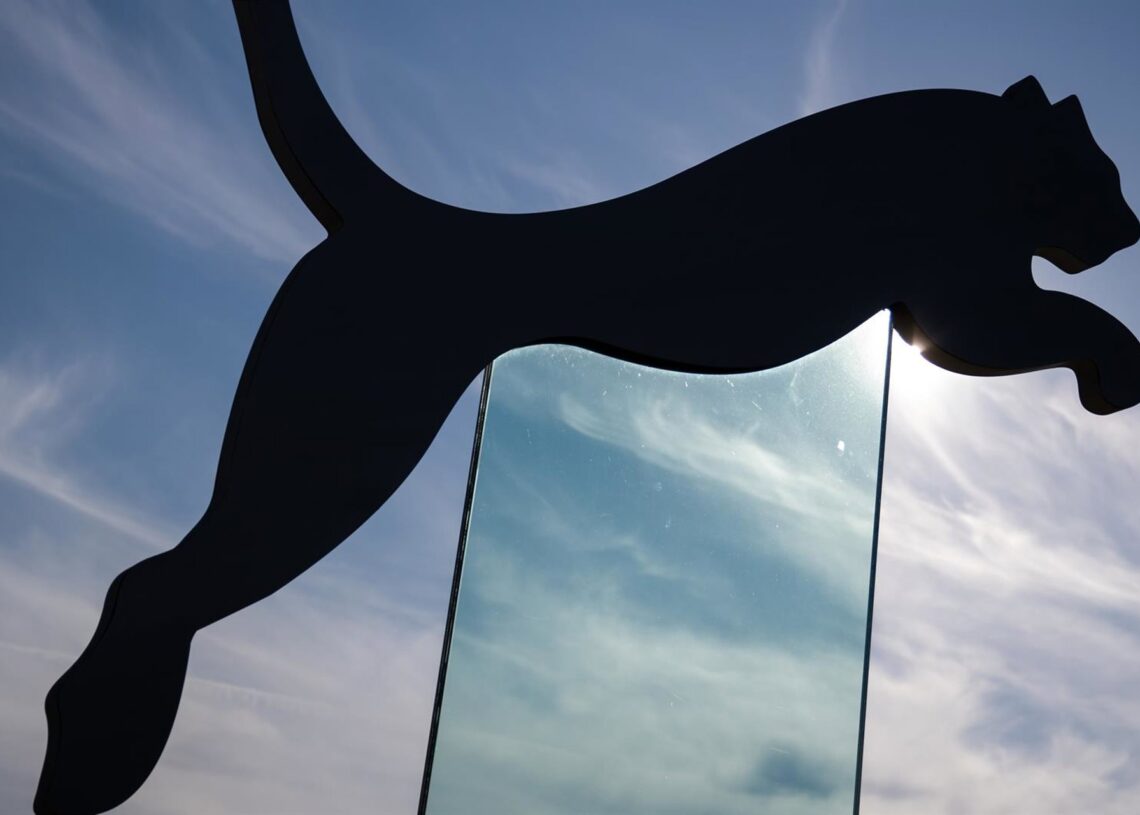 Archivo - FILED - 18 April 2019, Bavaria, Herzogenaurach: The logo of sporting goods manufacturer Puma is seen amid the annual general meeting at the company's headquarters. Photo: Daniel Karmann/dpaDaniel Karmann/dpa - Archivo